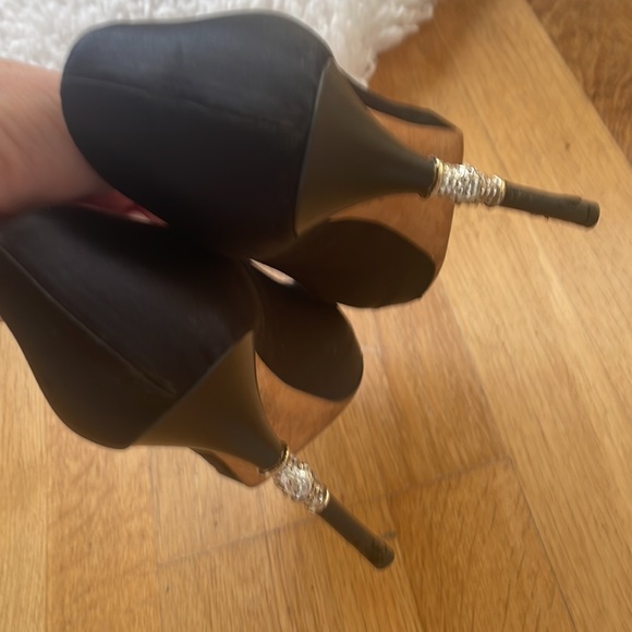 Authentic Gucci  size 6 - Picture 13 of 17